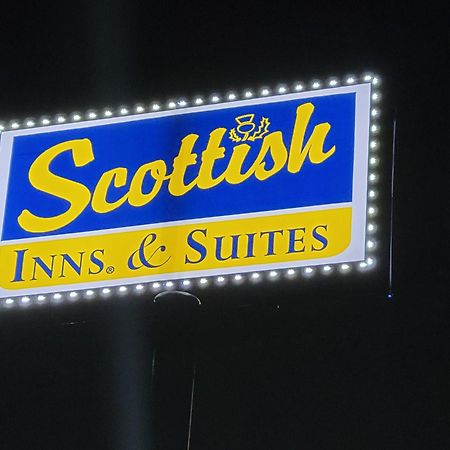 Scottish Inn & Suites Hankamer Екстер'єр фото