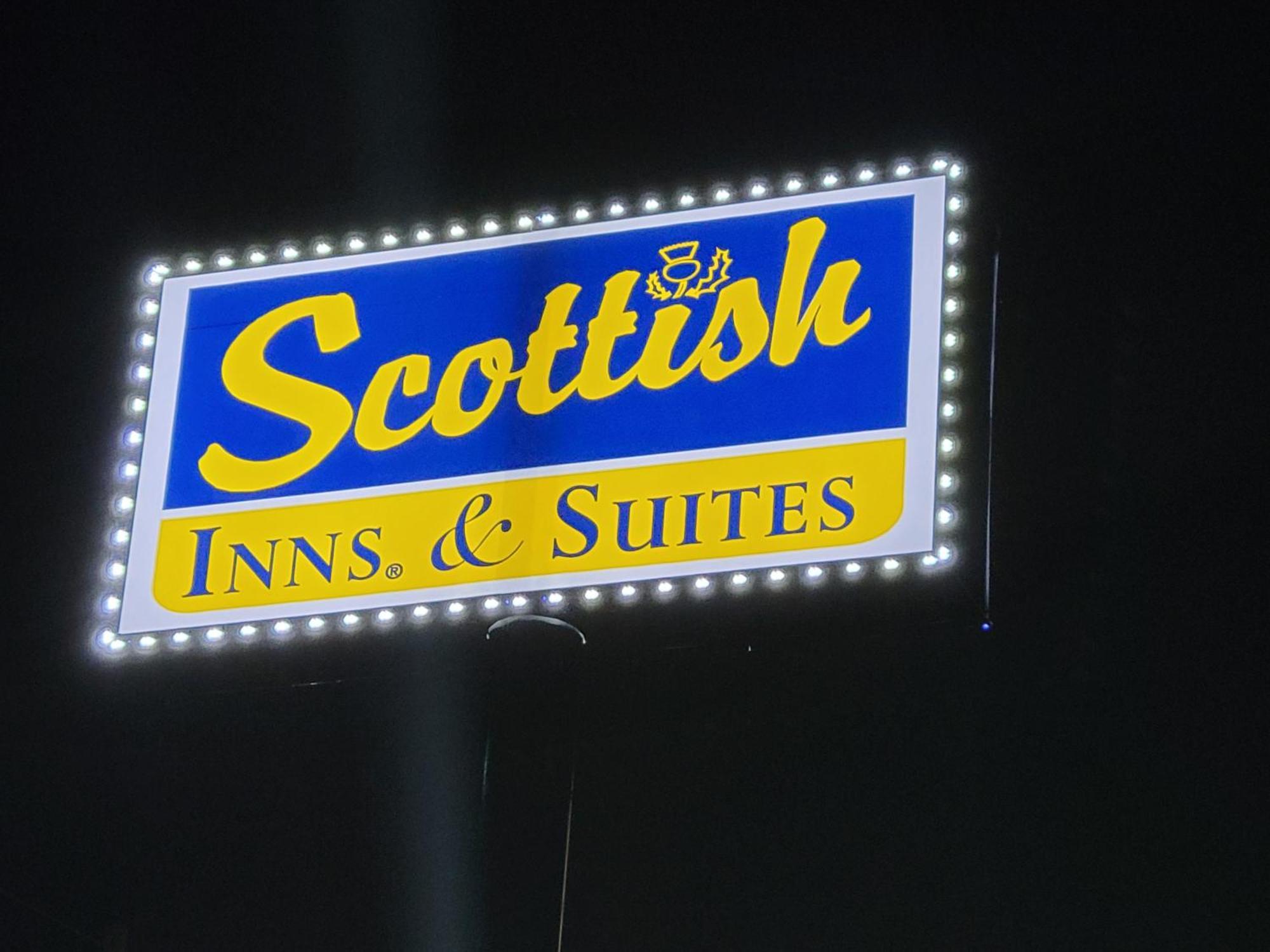 Scottish Inn & Suites Hankamer Екстер'єр фото